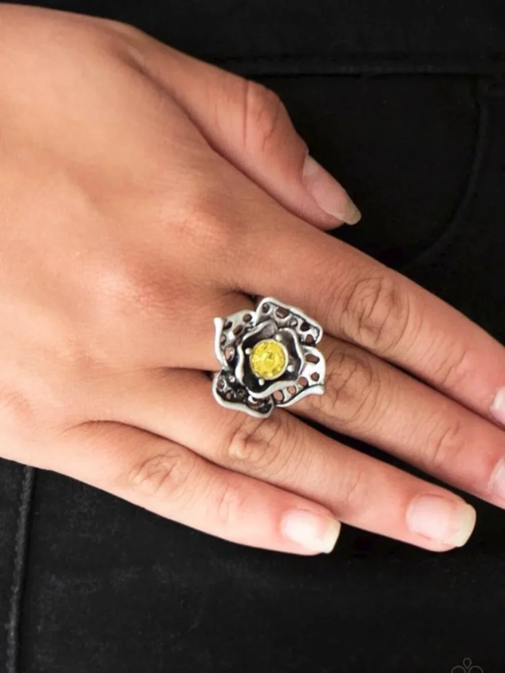 Paparazzi Jewelry Accessories - Glowing Gardens - Yellow Ring - Vintage